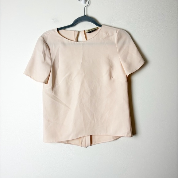 HELLESSY • Women’s Silk Light Pink Short Sleeve Split Back Blouse Size Small - Picture 1 of 7